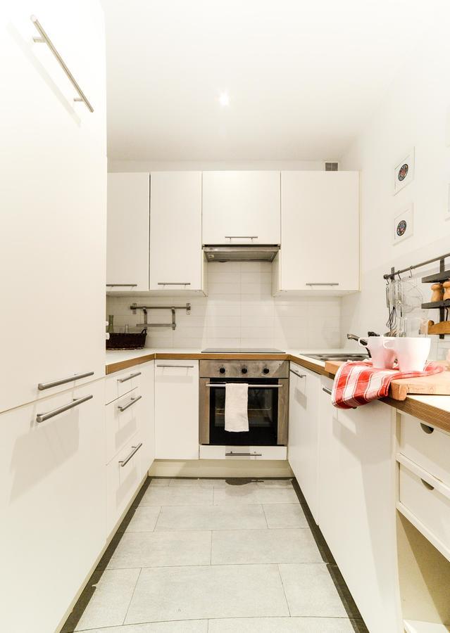 Sunny Apartment In Old Town Варшава Экстерьер фото